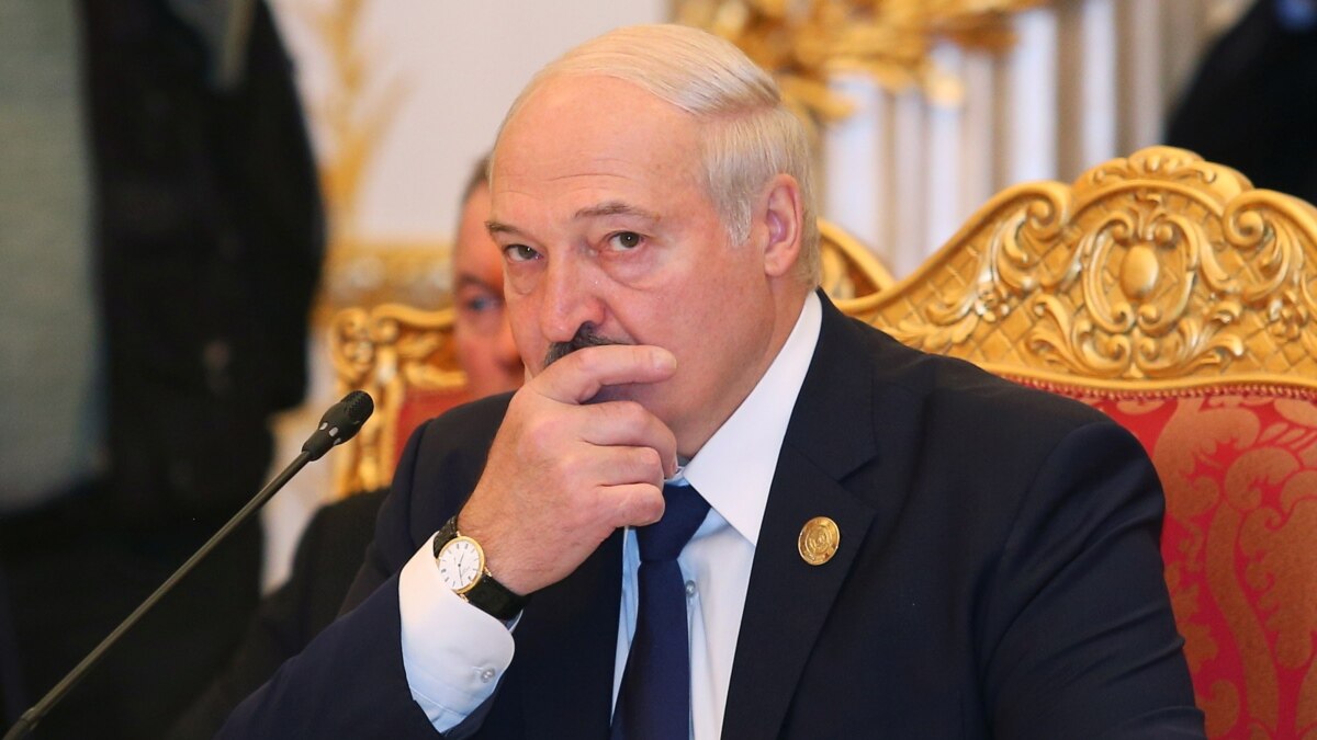 Лукашенко став «майже повністю залежним» від Росії – британська розвідка