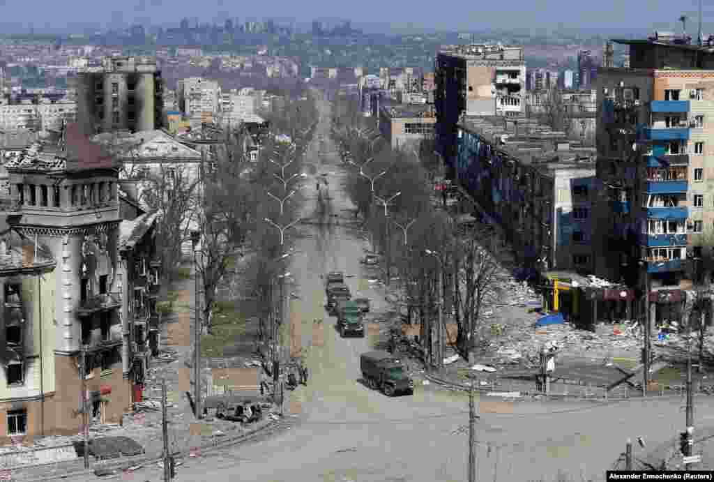 The same Mariupol intersection photographed in April 2022 after the city&#39;s capture.&nbsp;