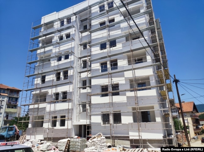 Vendi i ndërtimit të një objekti banesor në rrugën "Luja Braja" në Mitrovicën e Veriut, korrik 2022.
