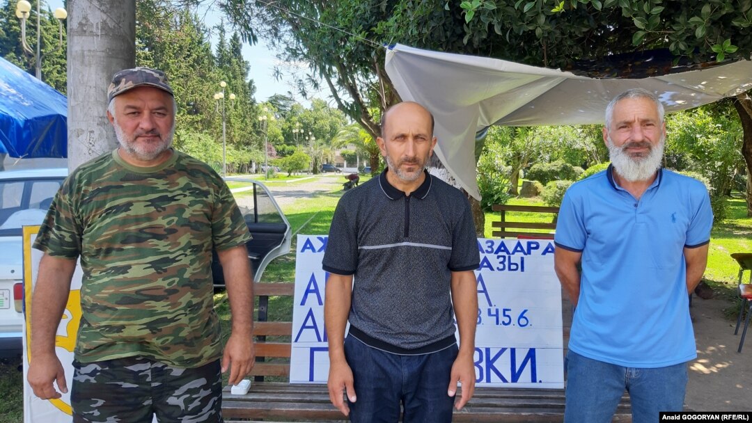 На фото слева-направо: Вадим Мархолия, Джансух Адлейба и Даур Гумба