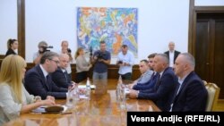 Predsednik Srbije Aleksandar Vučić na razgovoru sa predsednikom Partije za demokratsko delovanje Šaipom Kamberijem