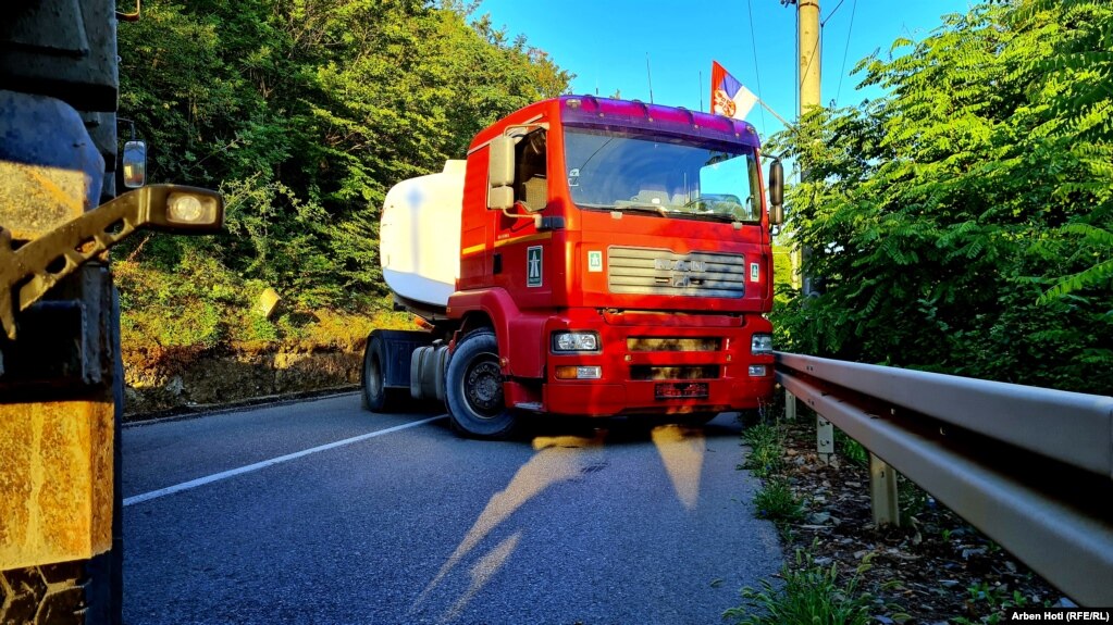 Automjeti i kompanisë "Serbia autoput" (Autostrada e Serbisë) në Zupç të Zubin Potokut.