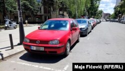 Zamenik direktora policije za region sever Besim Hoti je rekao da se radi o manjem broju automobila, ali da ne zna precizan broj