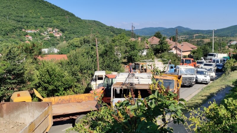 Sever Kosova blokiran barikadama