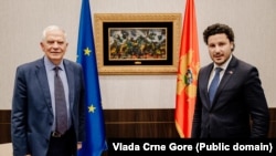 Përfaqësuesi i Lartë i BE-së Josep Borrell dhe kryeministri i Malit të Zi Dritan Abazoviq gjatë takimit të tyre në Podgoricë. 14 korrik, 2022.