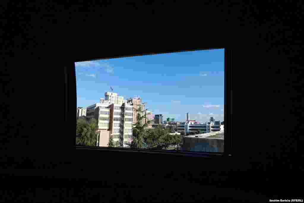 Pogled na Prištinu sa prozora Opservatorije, koja se nalazi u centru prestonice. &nbsp;