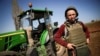 На пшеничное поле — в бронежилетах. Хлебоуборочная кампания в Украине