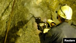 Na fotografiji: rudar u rudniku bakra i zlata u Boru, na istoku Srbije, 8. jun 2013.
