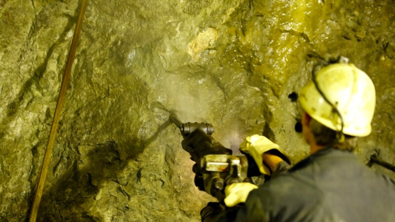Рудари загинале при пожар во рудник во Перу 