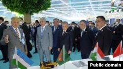 From right to left: Kyrgyz President Sadyr Japarov, former Turkmen President Gurbanguly Berdymukhammedov, Uzbek President Shavkat Mirziyoev, Tajik President Emomali Rahmon, and Kazakh President Qasym-Zhomart Toqaev meet in Cholpon-Ata on July 20.