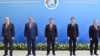 Марказий Осиё давлатлари раҳбарлари (чапдан ўнгга): Қозоғистон президенти Қасим-Жомарт Тоқаев, Тожикистон президенти Эмомали Раҳмон, Қирғизистон президенти Садир Жапаров, Туркманистон президенти Сердар Бердимуҳамедов, Ўзбекистон президенти Шавкат Мирзиёев.