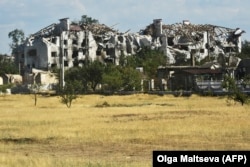 Уништена зграда во Рубижне, јули 2022