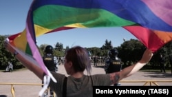 Manifestație pentru drepturile LGBT la St. Petersburg, 2013.