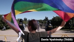Митинг ЛГБТ-активистов на Марсовом поле в Санкт-Петербурге