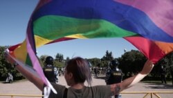 Во время митинга ЛГБТ-активистов на Марсовом поле
