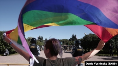Запретная любовь: почему опасно быть геем в Крыму