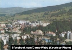 În anii '80, Vatra Dornei se pregătea să se promoveze chiar mai mult din punct de vedere turistic. Studiourile Sahia au făcut un film, primarul Petru Țăranu se îngrijea ca toate clădirile să arate frumos și să fie puse în valoare.