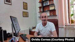 Profesor de matematică din 1985, Gheorghe Lobonț predă la Colegiul Național Emil Racoviță din Cluj din 2016. De anul trecut este directorul liceului unde anul acesta ultima medie de intrare a fost 9,63. 