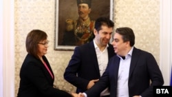 Корнелия Нинова (БСП) по време на преговорите с Асен Василев и Кирил Петков ("Продължаваме промяната")