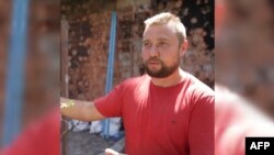  Добрият комшия. В Ирпен един човек се грижи за домовете на евакуираните украинци 