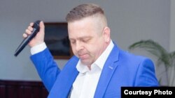 Псковскому певцу и дальнобойщику Владимиру Шилову грозит до пяти лет тюрьмы за поддержку российской агрессии
