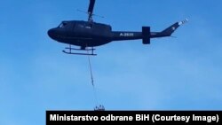 Helikopter OS BiH gasi požar na planini Čvrsnici kod Konjica, 21. juli 2022.