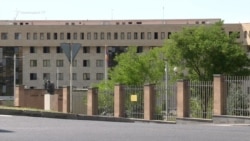«Ինչո՞ւ մեր տղերքին նահանջ հրաման չի տրվել». զոհված զինծառայողների ծնողները հերթական հավաքն անցկացրին ՊՆ-ի մոտ