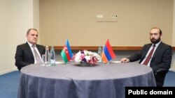Georgia - Foreign Ministers Ararat Mirzoyan (right) of Armenia and Jeyhun Bayramov meet in Tbilisi, July 16, 2022