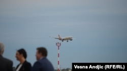 Avioni i kompanisë "Hainan Airlines" duke arritur nga Pekini në Beograd. 16 korrik 2022.
