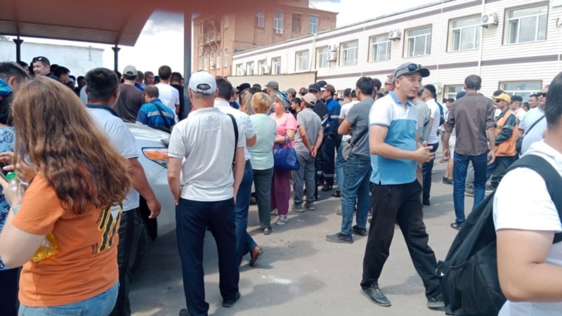 В Жезказгане сотни рабочих вышли на митинг, озвучив требования, и ждут «полноценных» переговоров