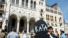 Tüntetés a kata-törvény módosítása miatt Budapesten. 