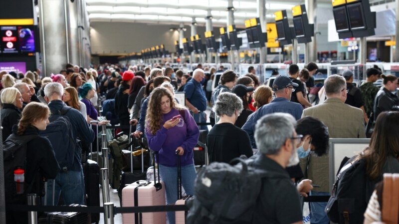 Moti i lig shkakton anulim të fluturimeve në Britani