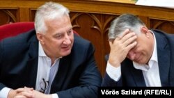 Semjén Zsolt és Orbán Viktor az Országgyűlés ülésén 2022. július 19-én