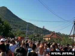 Ljudi protestuju na jednoj od blokada puta, Rudare, 1. august 2021.