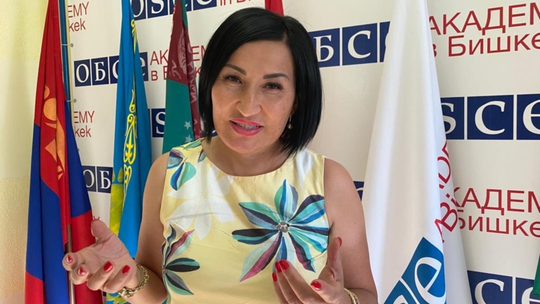 Ол өзінің мүшесін оның кискасына салып, желіге кірді