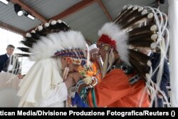 Papa Francisc s-a întâlnit cu comunitățile indigene First Nations, Metis și Inuit, cerându-le iertare pentru crimele comise în școlile catolice, în Maskwacis, Alberta, Canada, 25 iulie 2022.