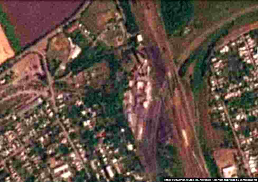 Ilovaisk Russian depot before/after alleged HIMARS strike on July 29th, seen on Planet.com satellite images. 