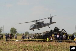  Военен халикоптер с 15 души на борда се разруши в щата СИналоа по време на интервенцията по задържането на Каро Кинтеро. 