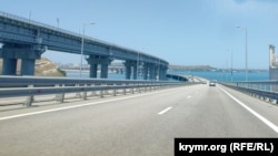 На Керченському мосту на під'їзді до Кримського півострова