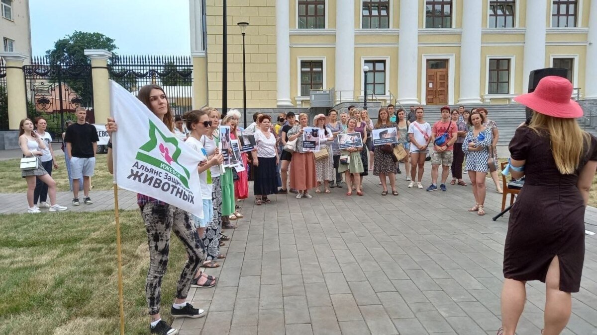 В Ижевске прошел митинг зоозащитников, требующих построить приют для  животных