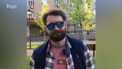 Россия урушига қарши бўлган ëлғиз пикетчига муносабат қандай?
