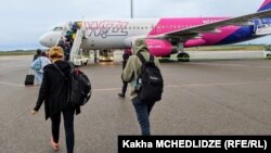 Compania ungurească Wizz Air și-a suspendat toate zborurile de pe Aeroportul Internațional Chișinău începând cu data de 14 martie, invocând motive de securitate ale spațiului aerian din regiune. 