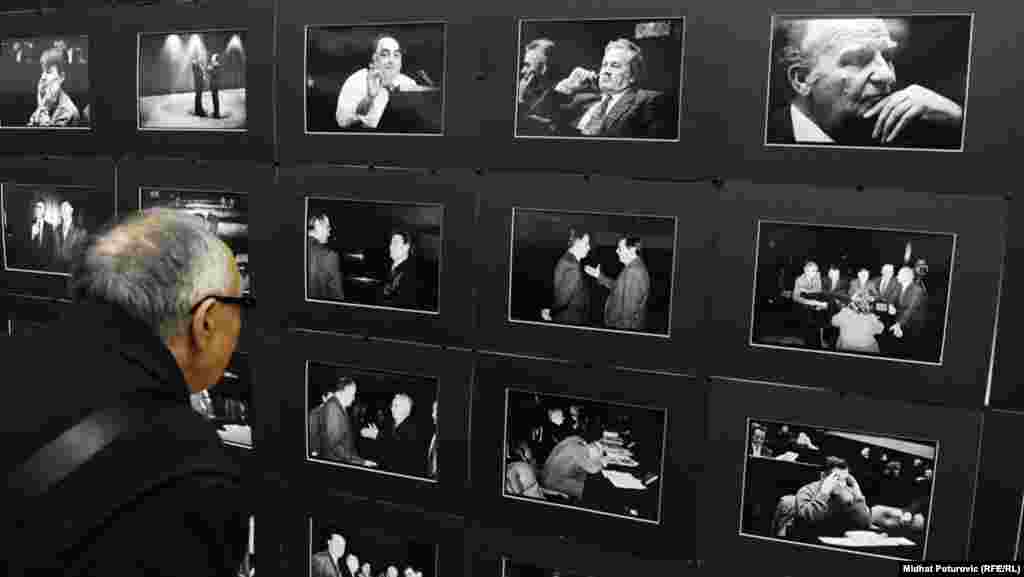 BiH - „Željeli smo samo mir... (Sarajevska sjećanja)“ naziv je izložbe fotografija priznatog bh. fotografa Milomira Kovačevića Strašnog u Sarajevu, 29.02.2012. Foto: RSE / Midhat Poturović 