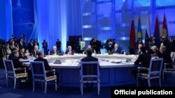 Kazakhstan - The presidents of Kazakhstan, Russia, Belarus, Armenia and Kyrgyzstan meet in Astana, 29May2014.