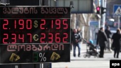 Экспертов статданные удивили, некоторые даже высказали сомнения в их достоверности. Сложно поверить в их реальность, учитывая экономическую ситуацию в Грузии: темпы экономического роста снижаются, в стране продолжается валютный кризис