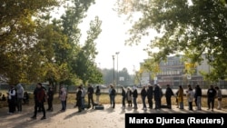 Red građana koji čekaju da glasaju na parlamentarnim izborima u Srbije, Beograd, 25.10.2026.