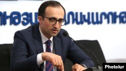 Armenia -- Health Minister Arsen Torosian gives a press conference, April 10, 2020.