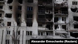 Bloc de locuințe distrus de armata rusă la Popasna, Ucraina, 26 mai 2022.
