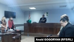 После прений сторон судья Астамур Тванба удалился в совещательную комнату и через час огласил приговор
