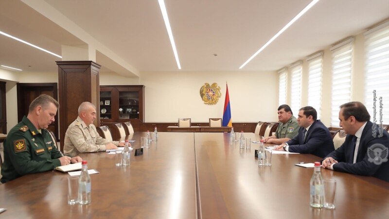 Armenian Defense Chief Lauds Russian Peacekeepers